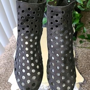 ARCHE  Data Black Leather Bootie Size 10/41